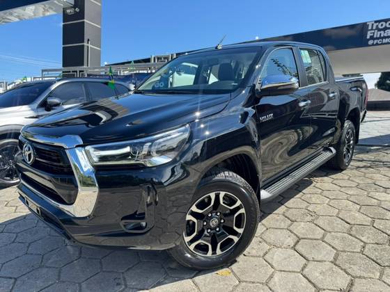 TOYOTA HILUX 2.8 D-4D TURBO DIESEL CD SRV 4X4 AUTOMÁTICO